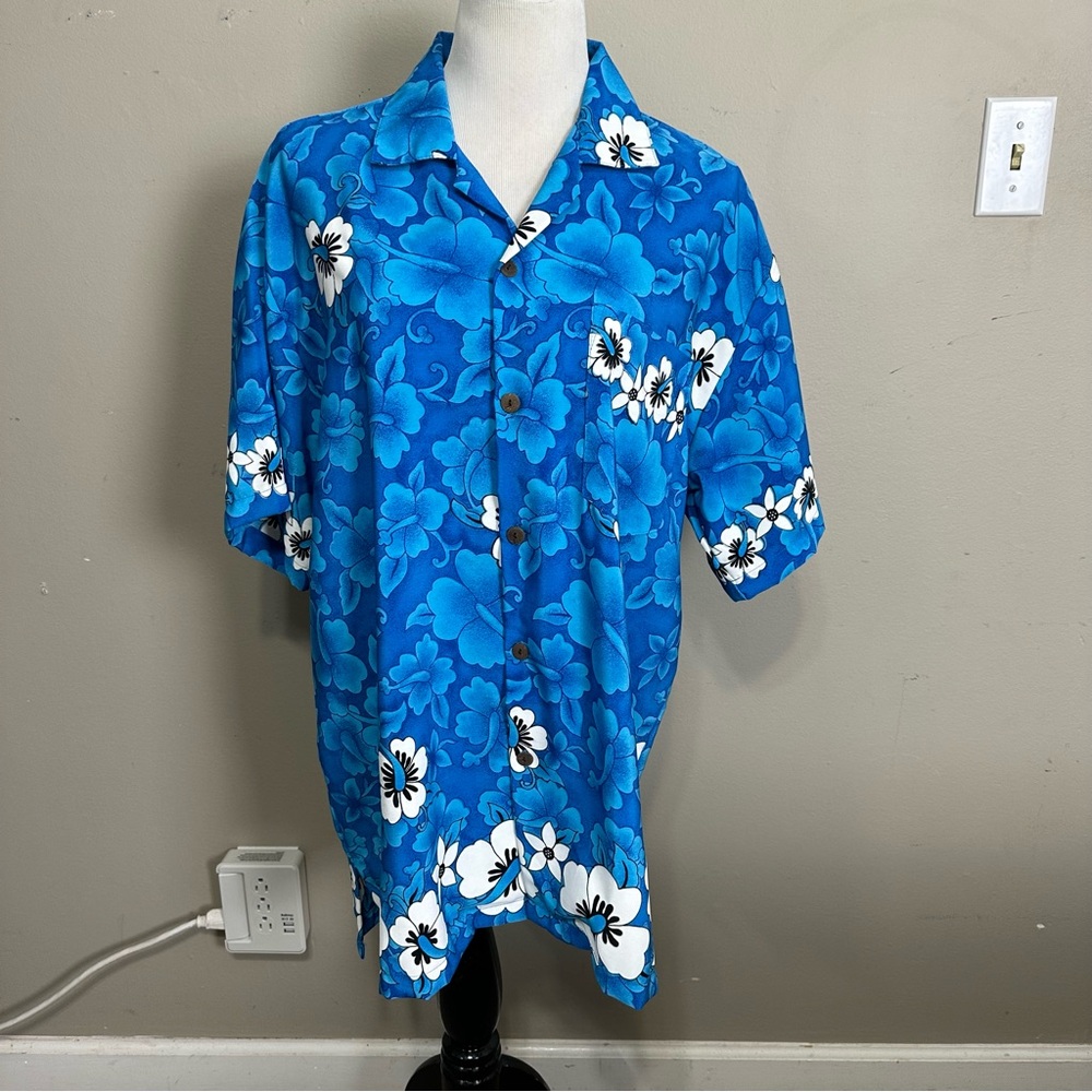 Uluwatu men’s size XL  Hawaiian floral , print short sleeve button up‎ shirt